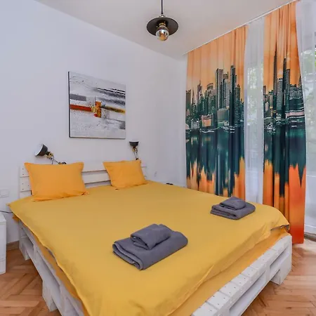 *the Cosmopolitan* Apartament