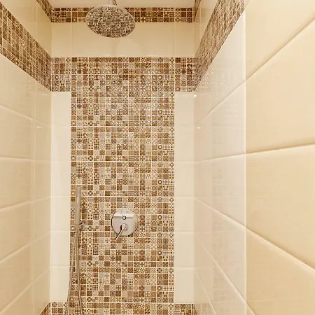 *the Cosmopolitan* Apartment *